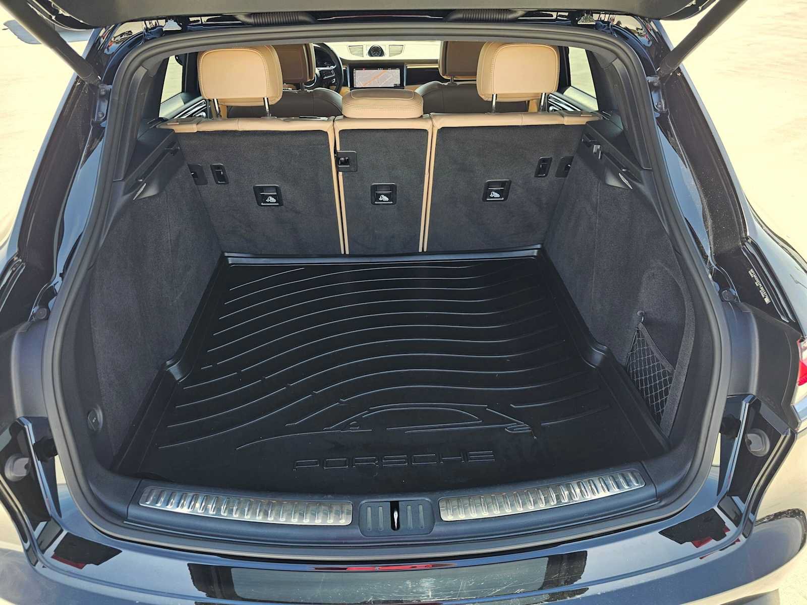 Used 2023 Porsche Macan AWD/4WD image 14