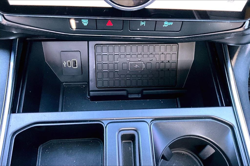 Used 2025 Ford F150 Lightning Platinum image 33