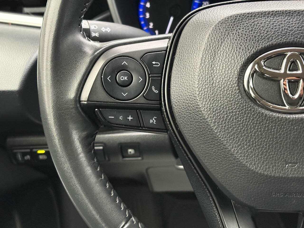 Used 2022 Toyota Corolla LE w/ Premium Interior Package FWD image 32
