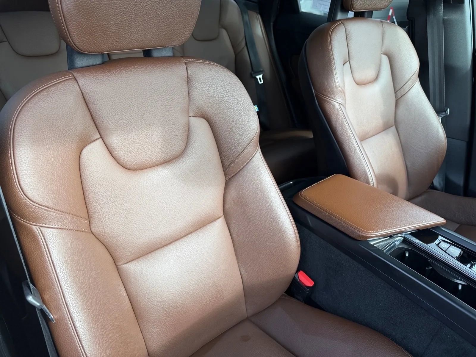 Used 2018 Volvo XC60 T6 Momentum w/ Convenience Package image 26