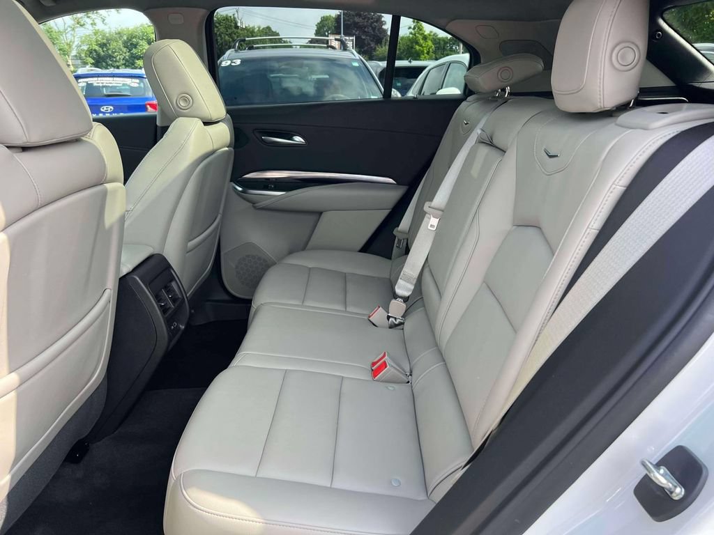 Used 2023 Cadillac XT4 Luxury w/ Cold Weather Package AWD/4WD image 11