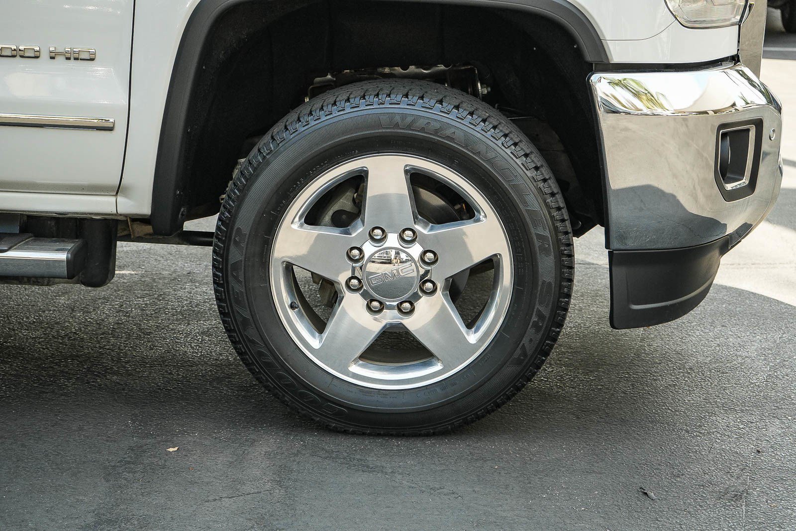 Used 2015 GMC Sierra 2500 SLT w/ SLT Preferred Package AWD/4WD image 10