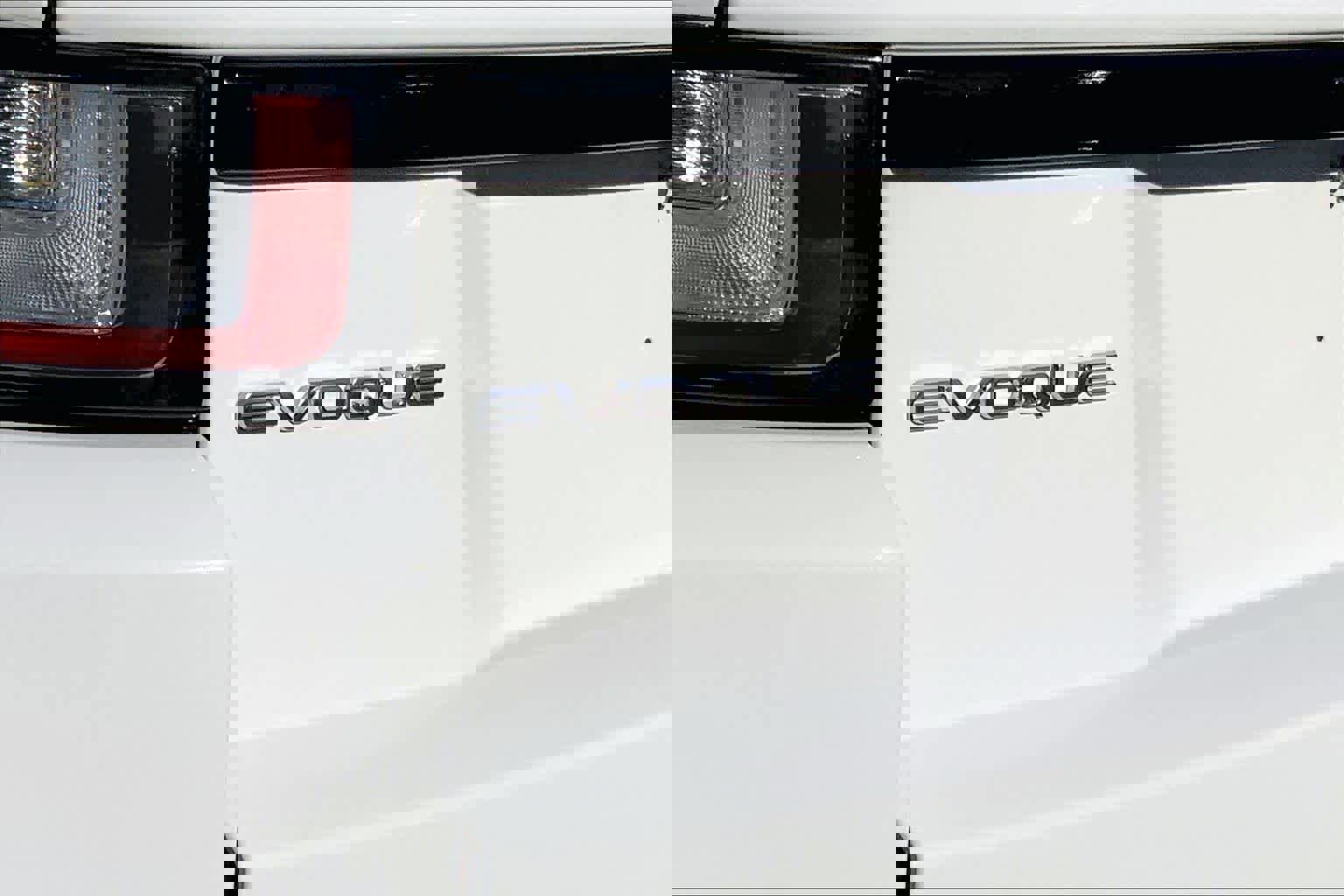 Used 2018 Land Rover Range Rover Evoque SE Premium image 9