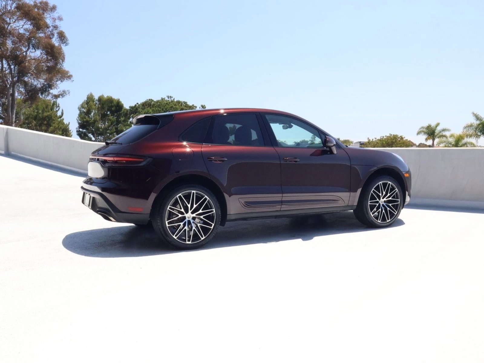 Certified 2025 Porsche Macan AWD/4WD image 8