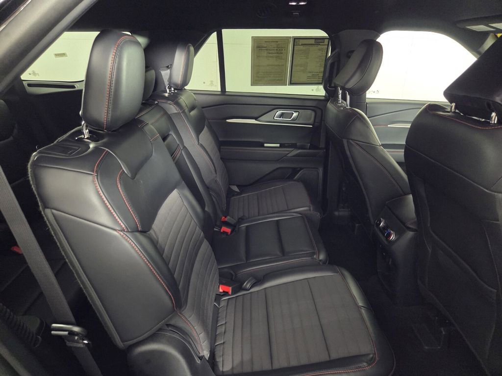 Used 2025 Ford Explorer ST-Line w/ ST-Line Street Pack image 26