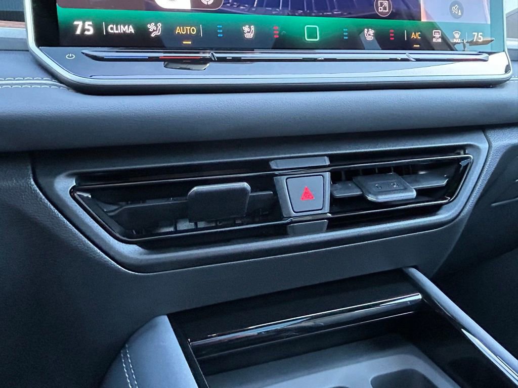 Used 2026 Volkswagen Tiguan SEL R-Line image 32