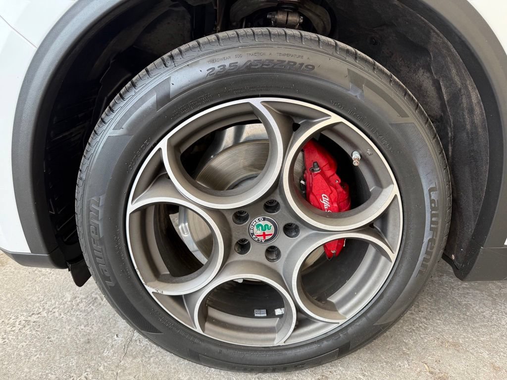 Used 2018 Alfa Romeo Stelvio Ti AWD/4WD image 11