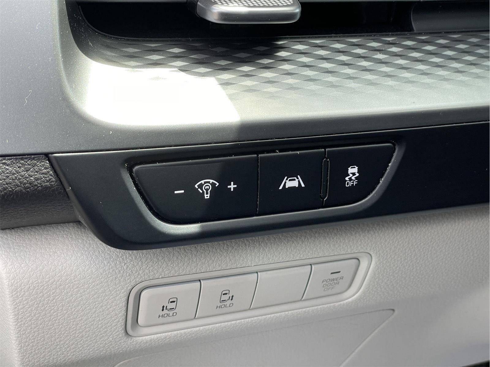 Used 2024 Kia Carnival LX FWD image 26