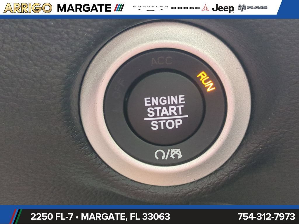 New 2027 Chrysler Pacifica Limited w/ Family Tech Group FWD image 32