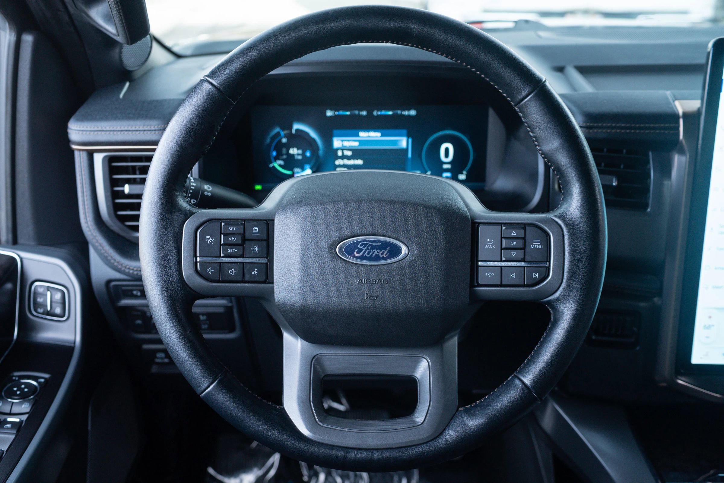 Used 2022 Ford F150 Lightning Lariat image 12