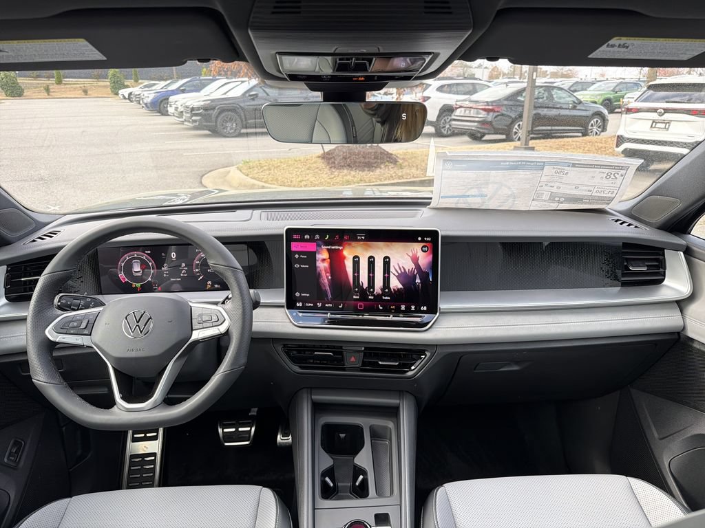New 2026 Volkswagen Tiguan SE R-Line FWD image 22