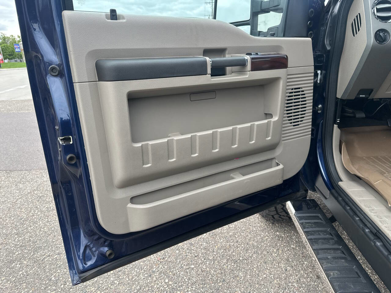 Used 2010 Ford F350 Lariat image 33