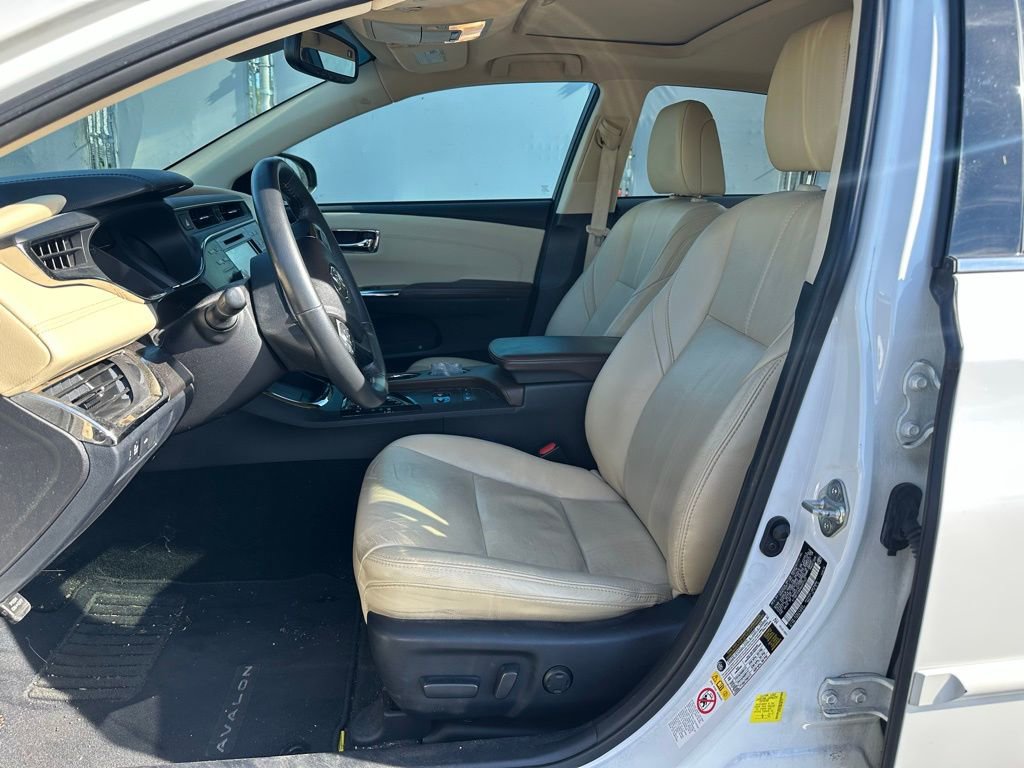 Used 2017 Toyota Avalon Limited image 9