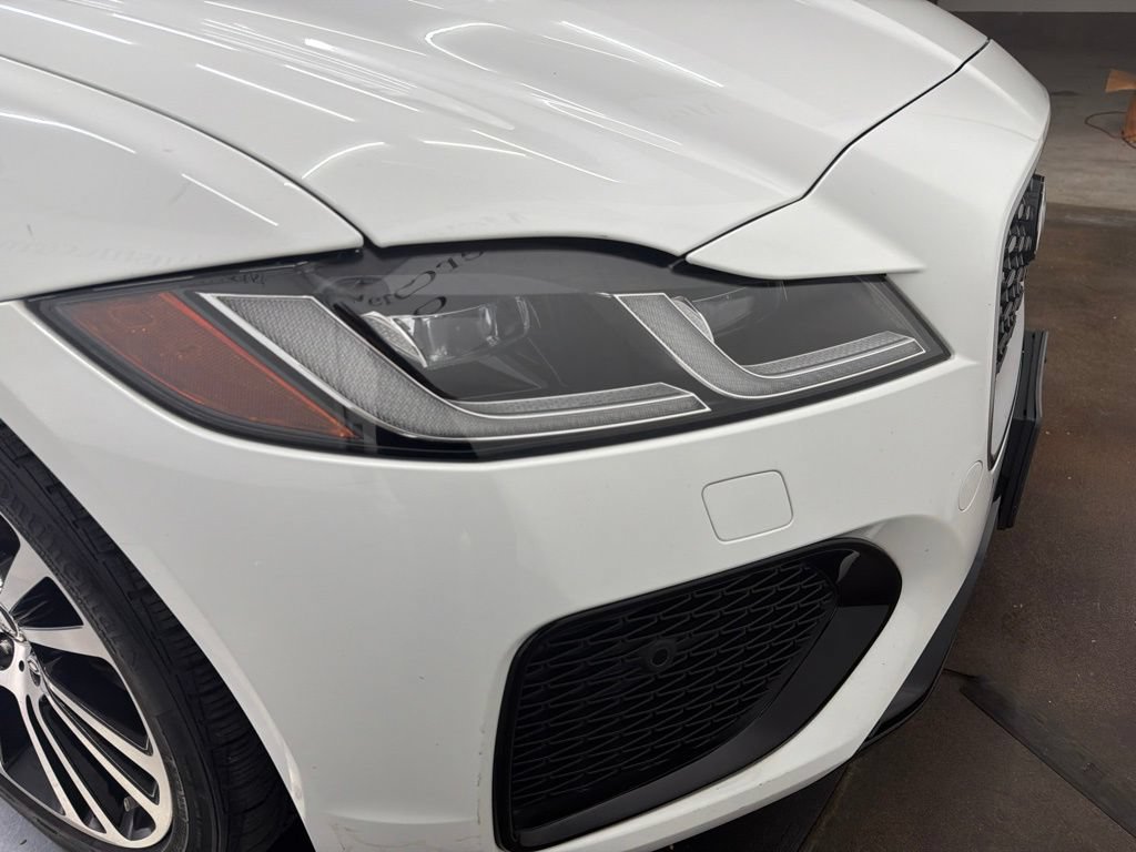 Used 2024 Jaguar XF R-Dynamic SE RWD image 10