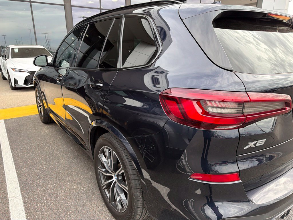 Used 2022 BMW X5 sDrive40i w/ M Sport Package RWD image 4