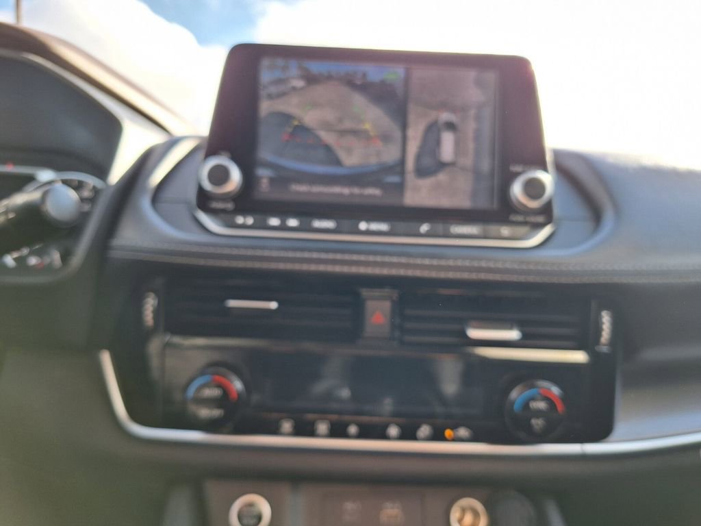 Used 2021 Nissan Rogue SV image 17