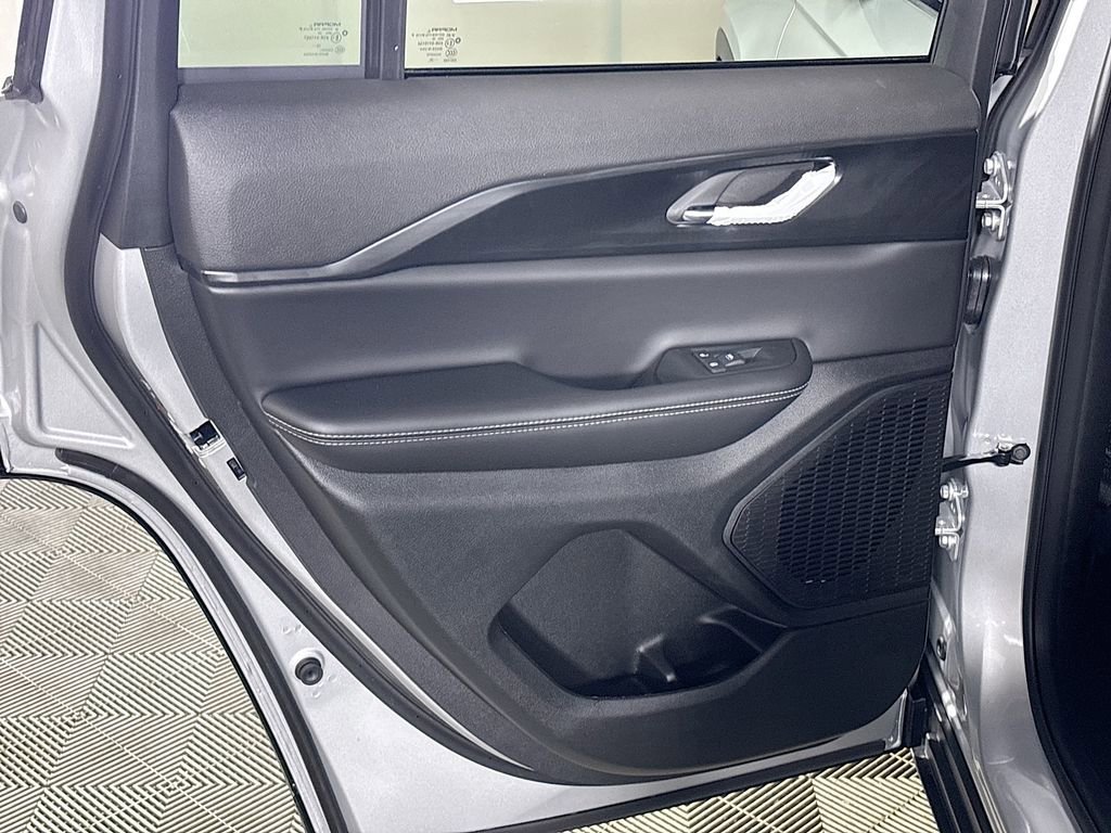 New 2026 Jeep Grand Cherokee Laredo AWD/4WD image 19