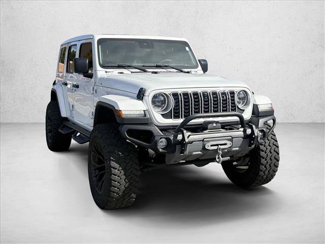 Used 2024 Jeep Wrangler Unlimited Sahara w/ Technology Group AWD/4WD image 3