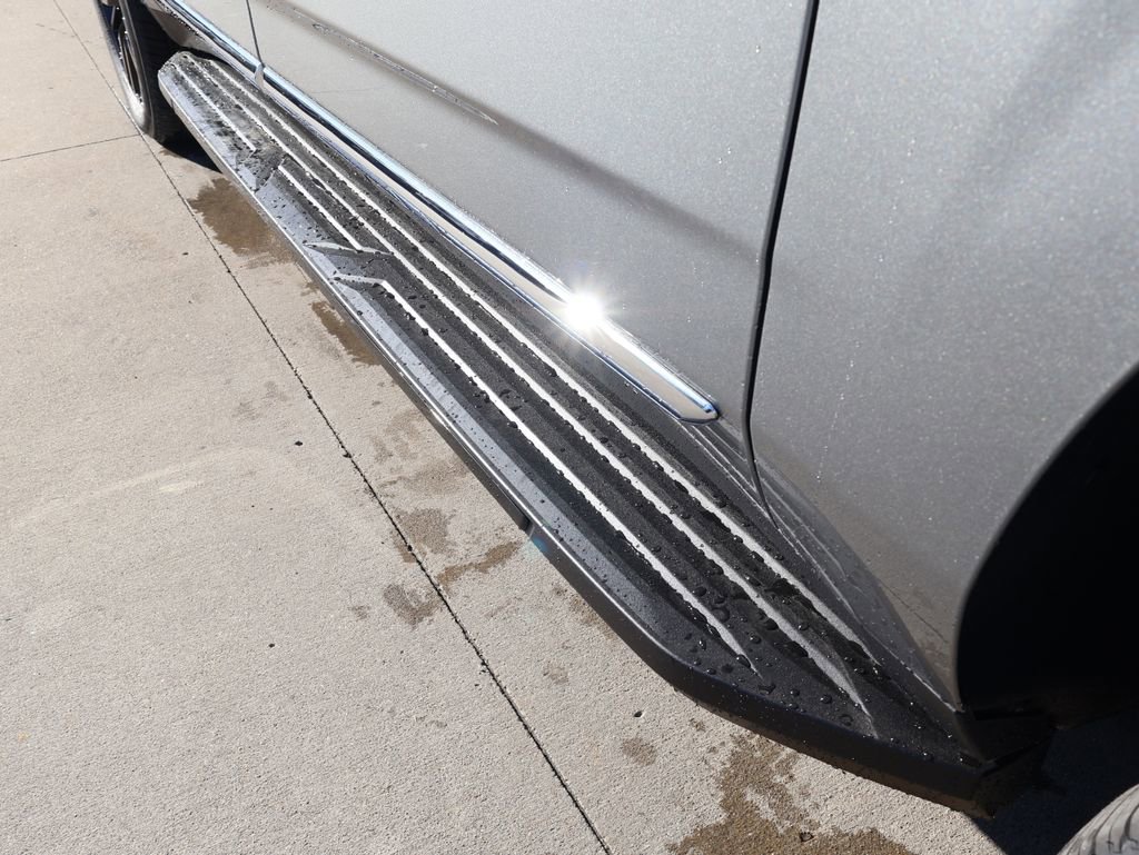 New 2026 GMC Yukon XL Elevation w/ LPO, Elevation Black Package image 10