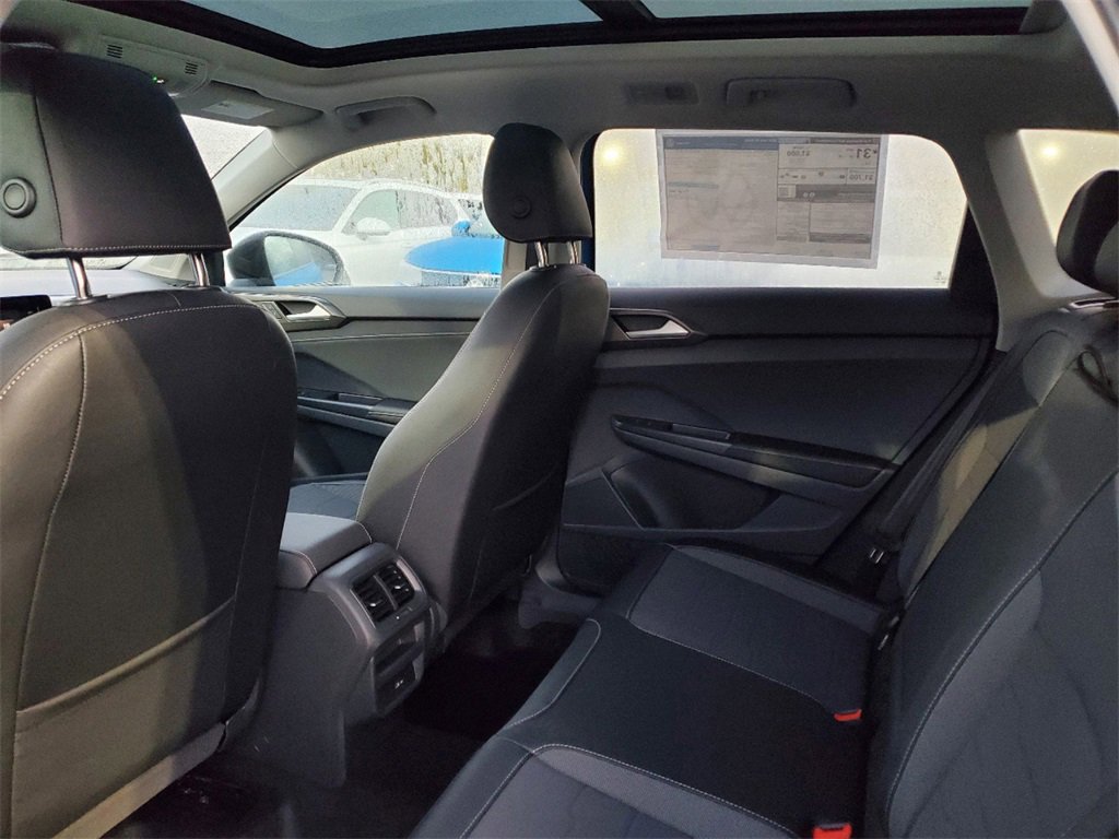 New 2025 Volkswagen Taos SE image 5