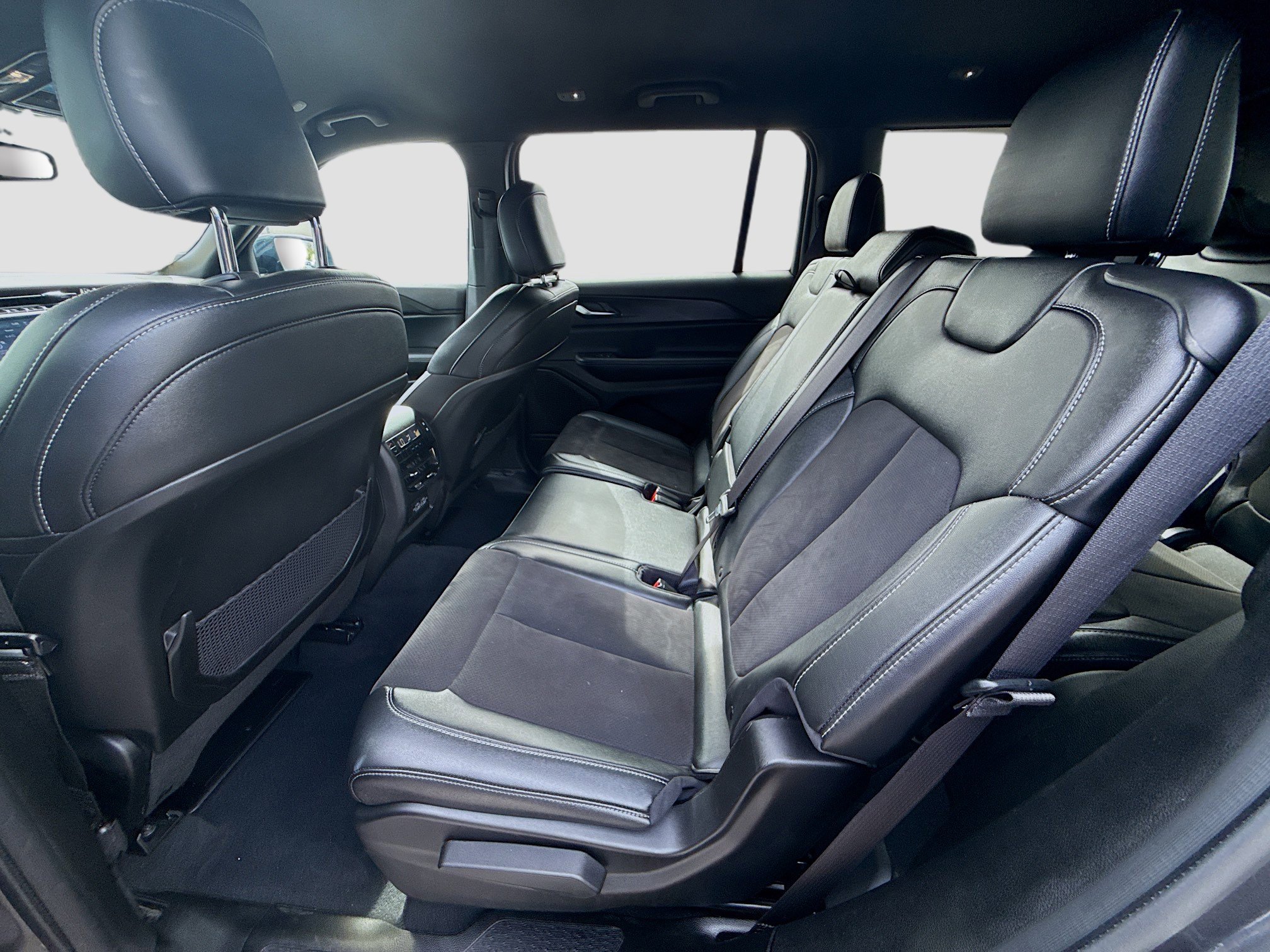 Used 2024 Jeep Grand Cherokee L Laredo image 23