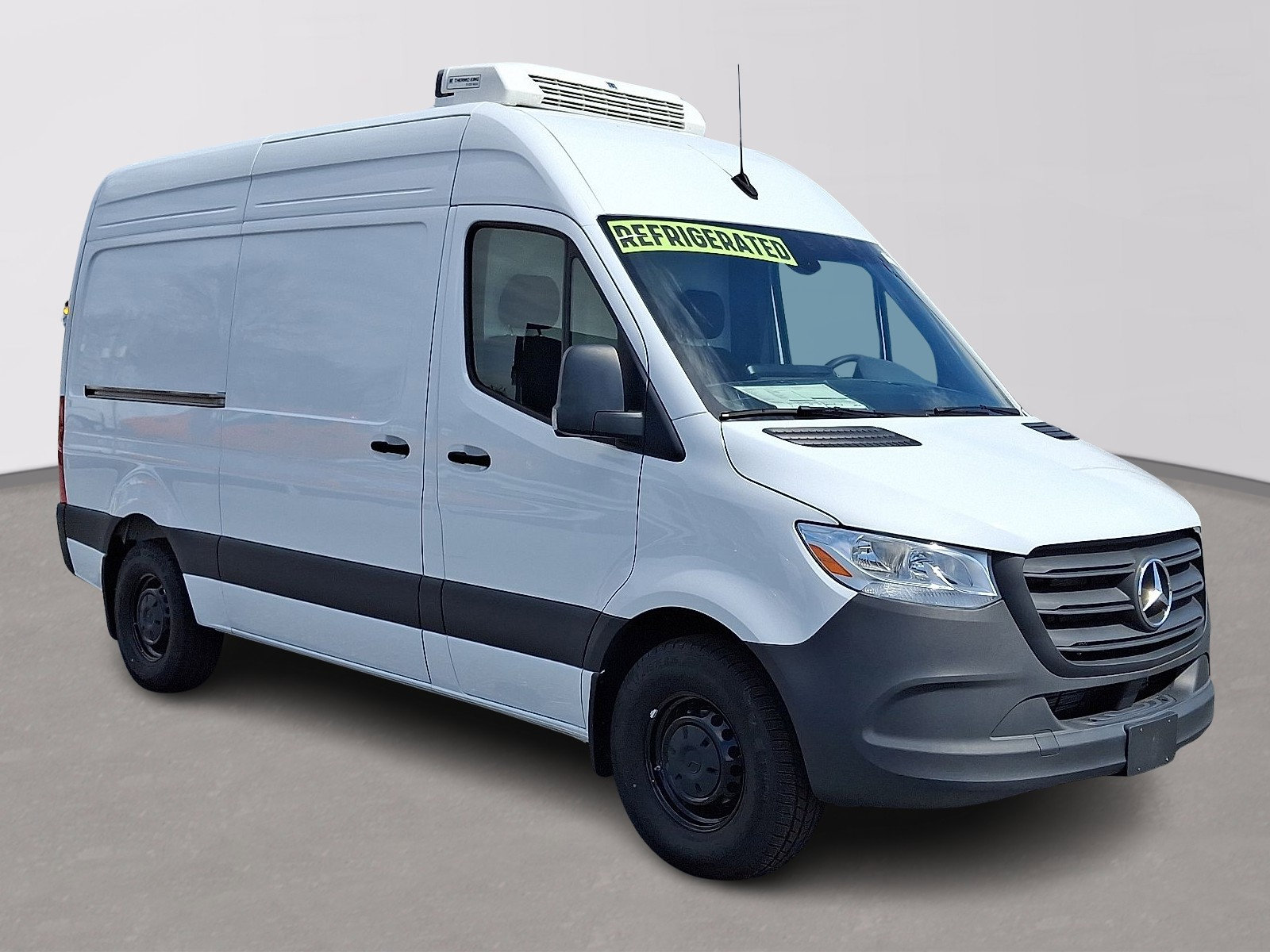 Used 2024 Mercedes-Benz Sprinter 2500 image 3