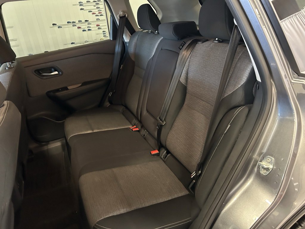 Used 2023 Nissan Rogue SV image 20