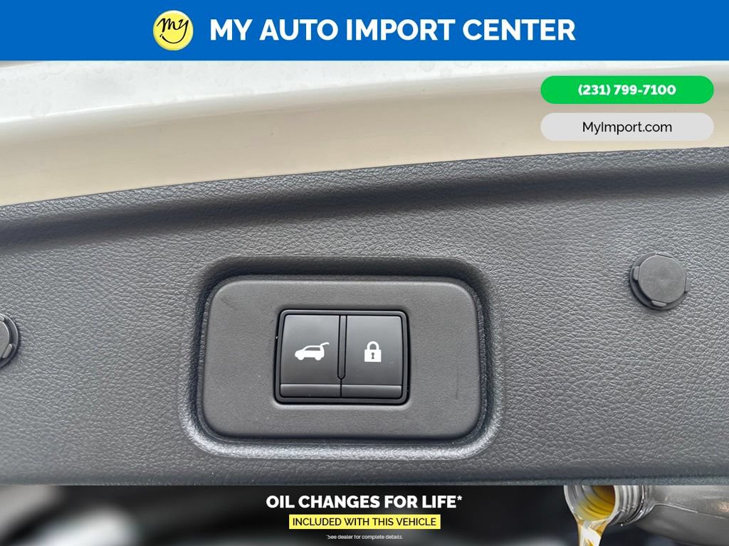 Used 2025 Nissan Pathfinder SL AWD/4WD image 29