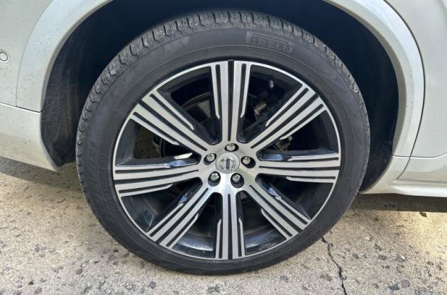 Used 2025 Volvo XC90 B6 Ultra w/ Protection Package AWD/4WD image 8