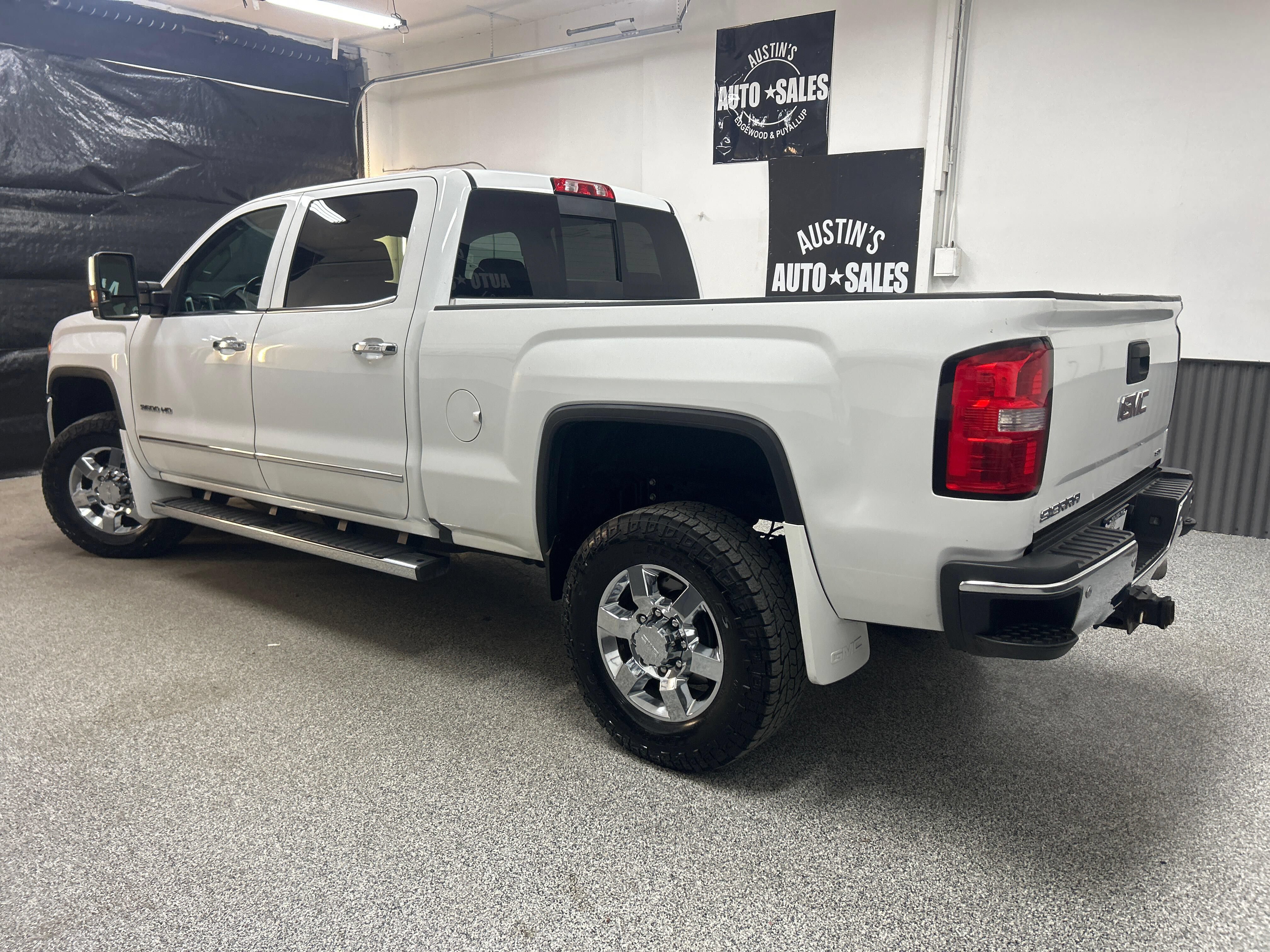 Used 2016 GMC Sierra 3500 SLT w/ Duramax Plus Package AWD/4WD image 4