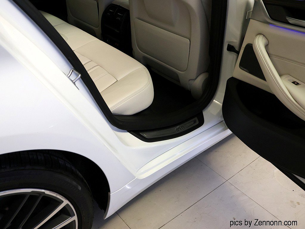 Used 2022 BMW 540i w/ Premium Package image 33