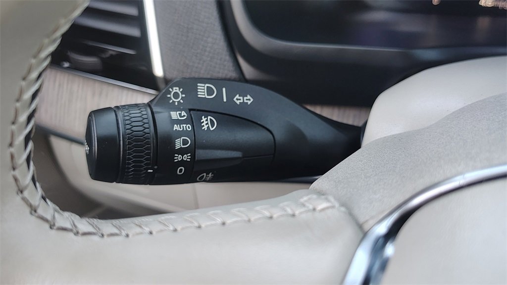 Used 2023 Volvo XC90 B6 Plus w/ Protection Package Premier image 18