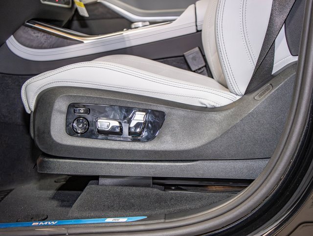 Used 2025 BMW X7 xDrive40i w/ Executive Package image 15