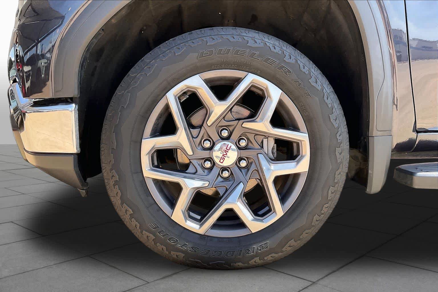 Used 2022 GMC Sierra 1500 SLT w/ SLT Premium Plus Package AWD/4WD image 12