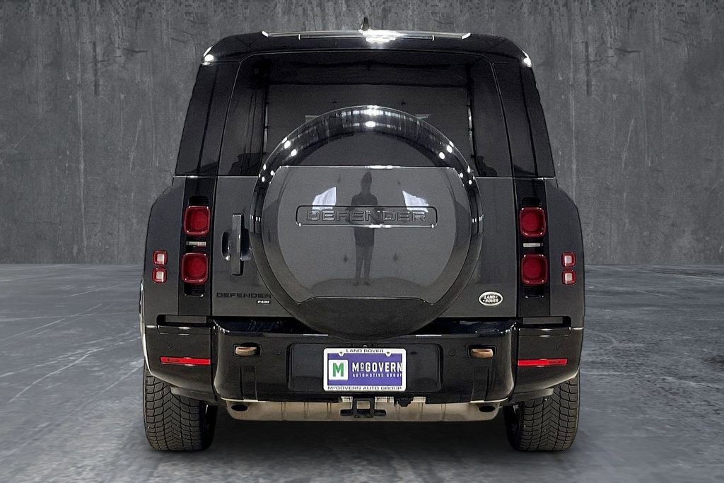 Used 2023 Land Rover Defender 130 X-Dynamic SE image 5