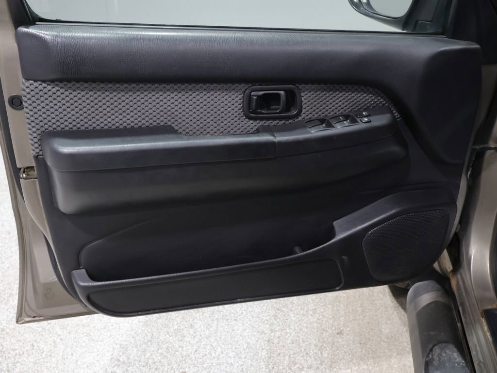 Used 2002 Nissan Pathfinder SE AWD/4WD image 13