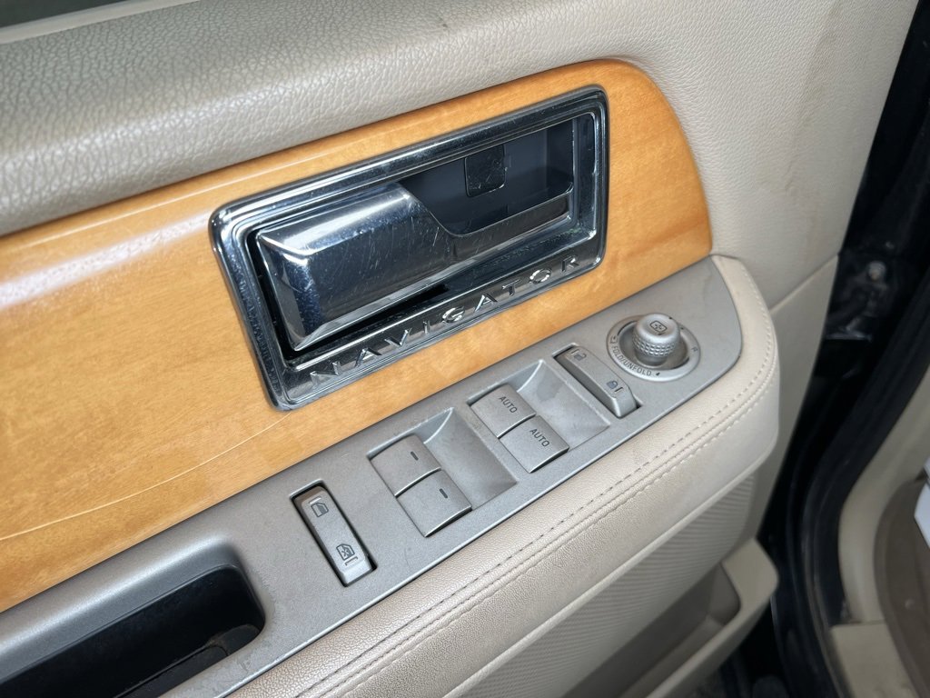 Used 2008 Lincoln Navigator L 4WD image 17