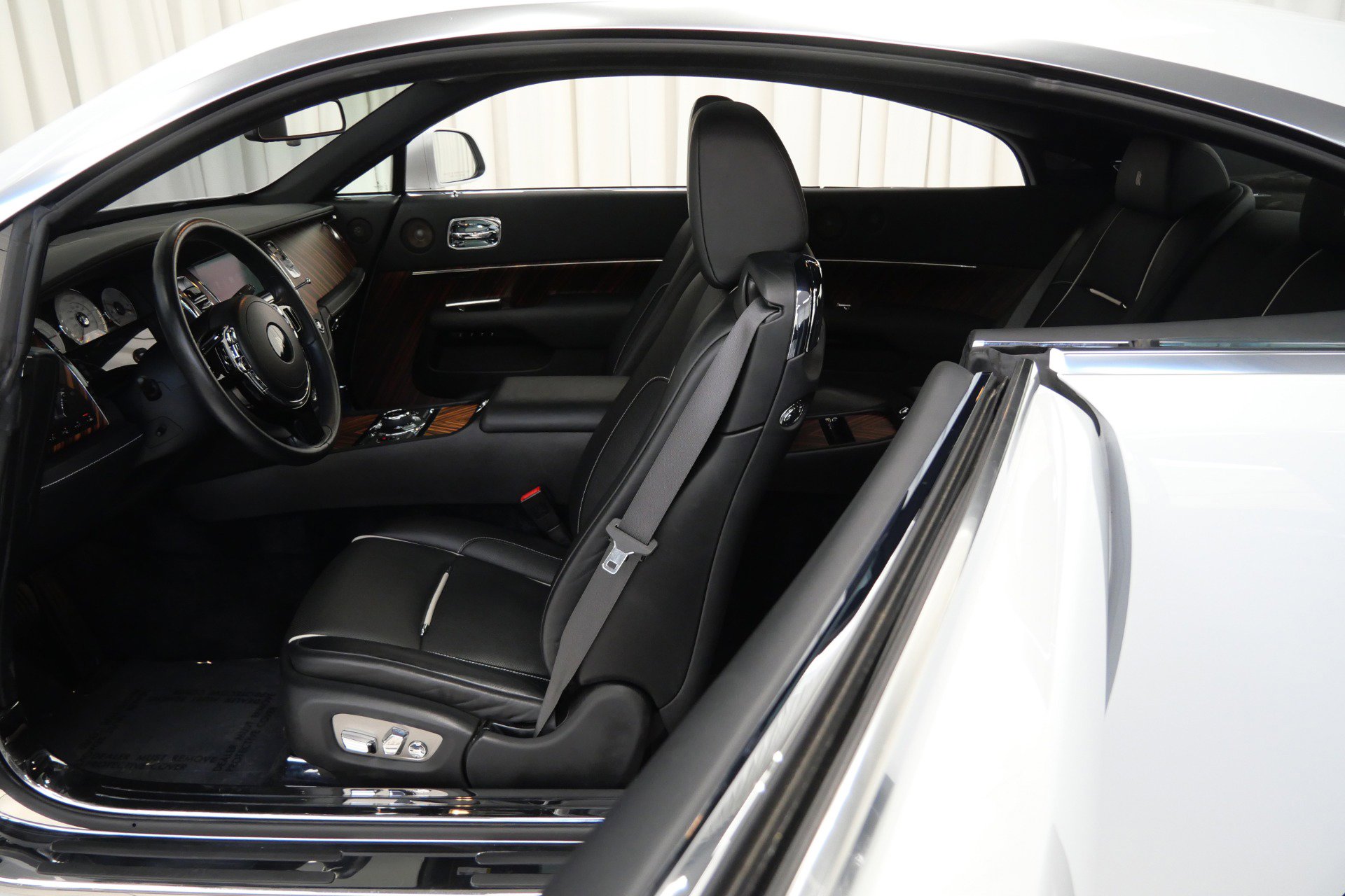 Used 2016 Rolls-Royce Wraith RWD image 29