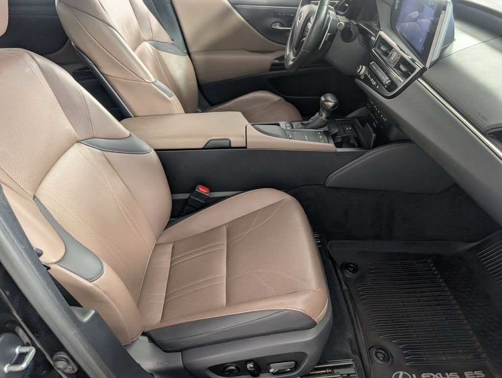 Used 2022 Lexus ES 300h Ultra Luxury w/ Protection Package (P3) FWD image 32