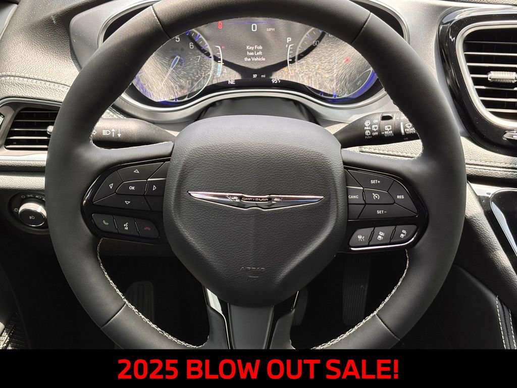 New 2025 Chrysler Pacifica Limited w/ Uconnect Theater Family Group FWD image 10