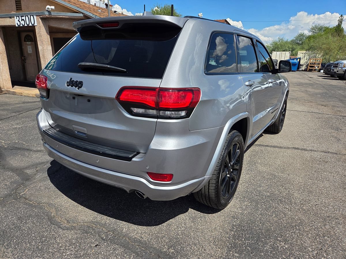 Used 2018 Jeep Grand Cherokee Altitude RWD image 8