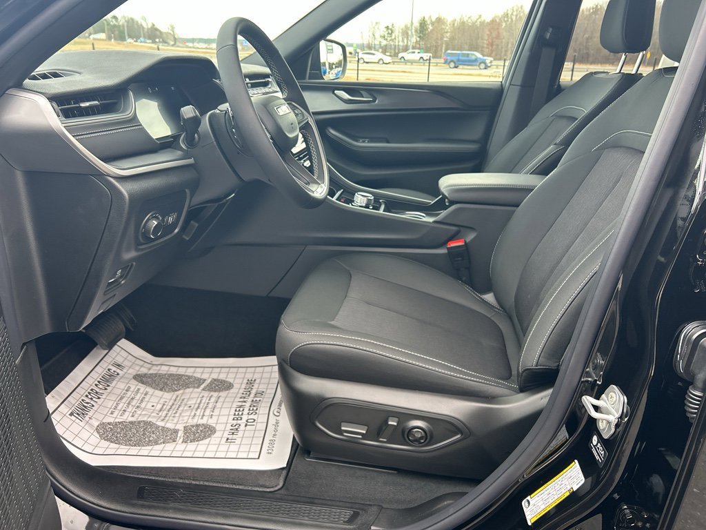 New 2025 Jeep Grand Cherokee Laredo RWD image 11