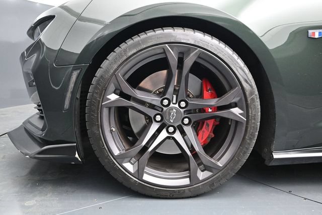 Used 2020 Chevrolet Camaro SS RWD image 17
