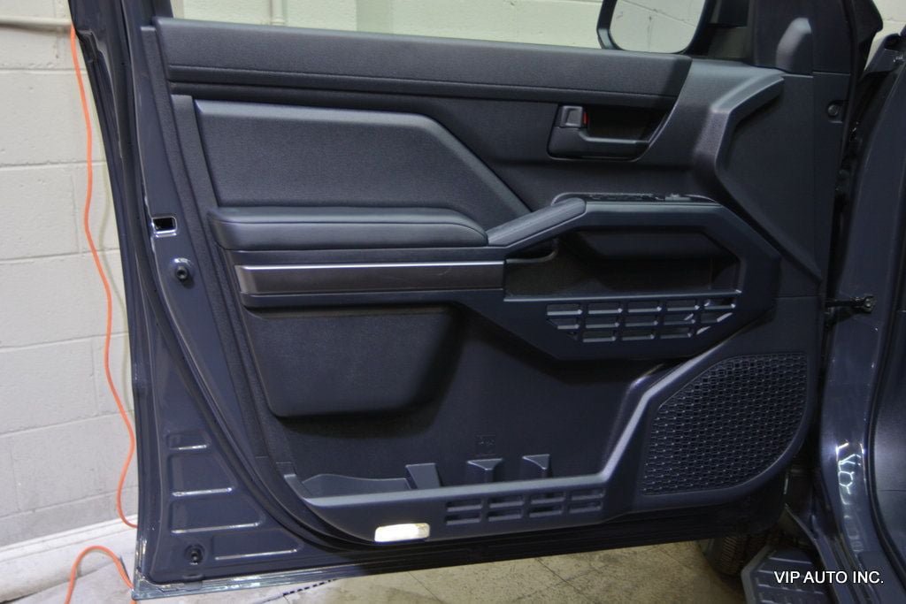 Used 2025 Toyota 4Runner SR5 AWD/4WD image 11