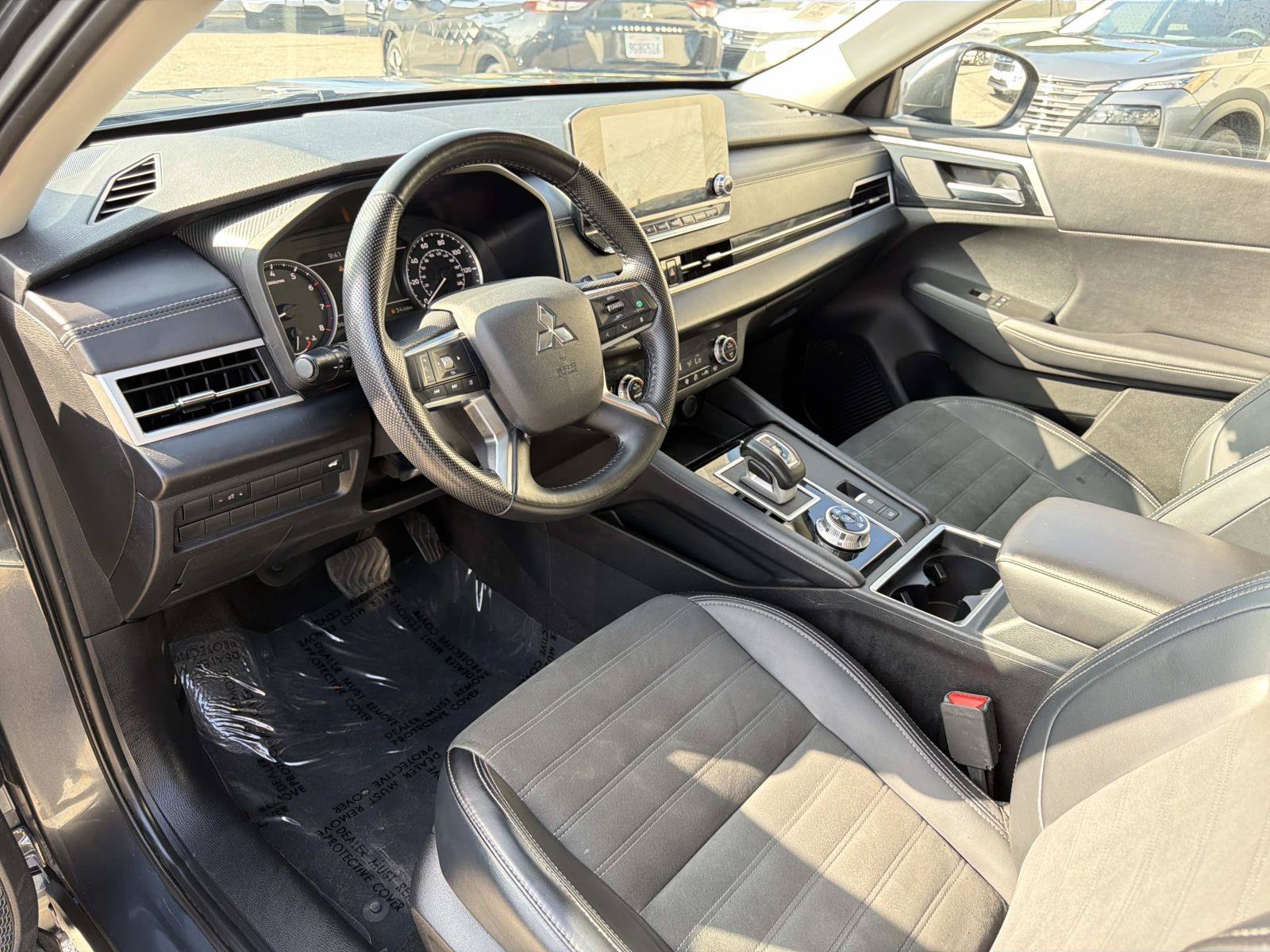 Used 2024 Mitsubishi Outlander AWD image 18