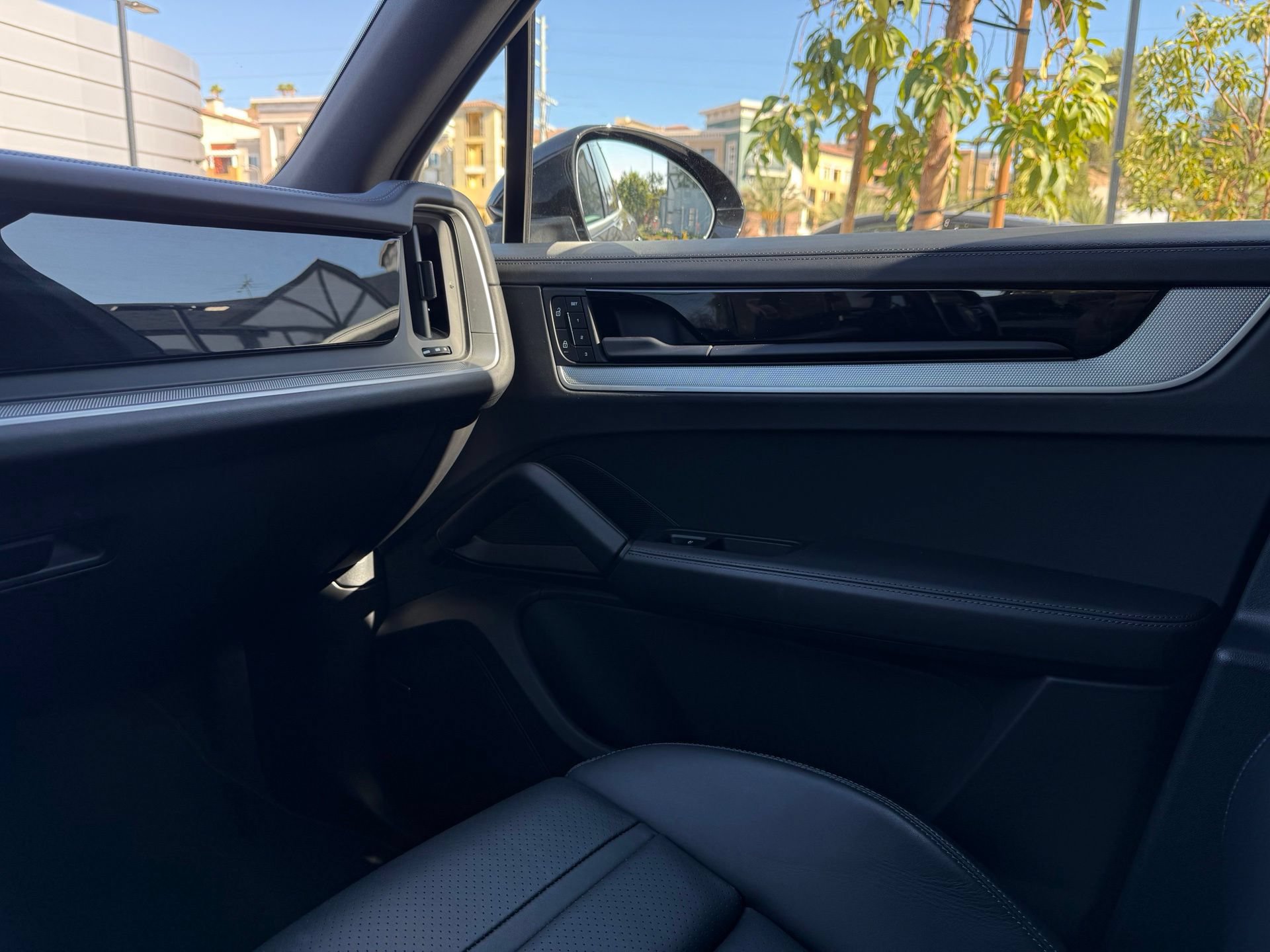 Certified 2024 Porsche Cayenne AWD/4WD image 23