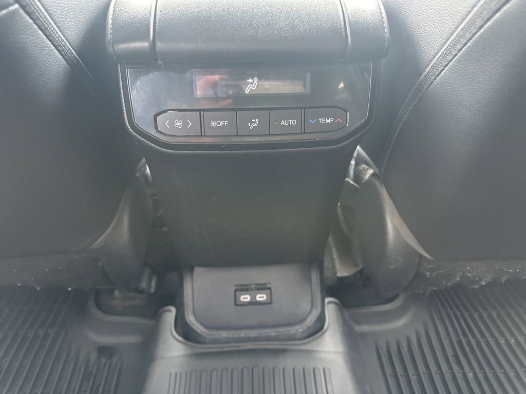 Used 2023 Toyota Highlander XLE image 31