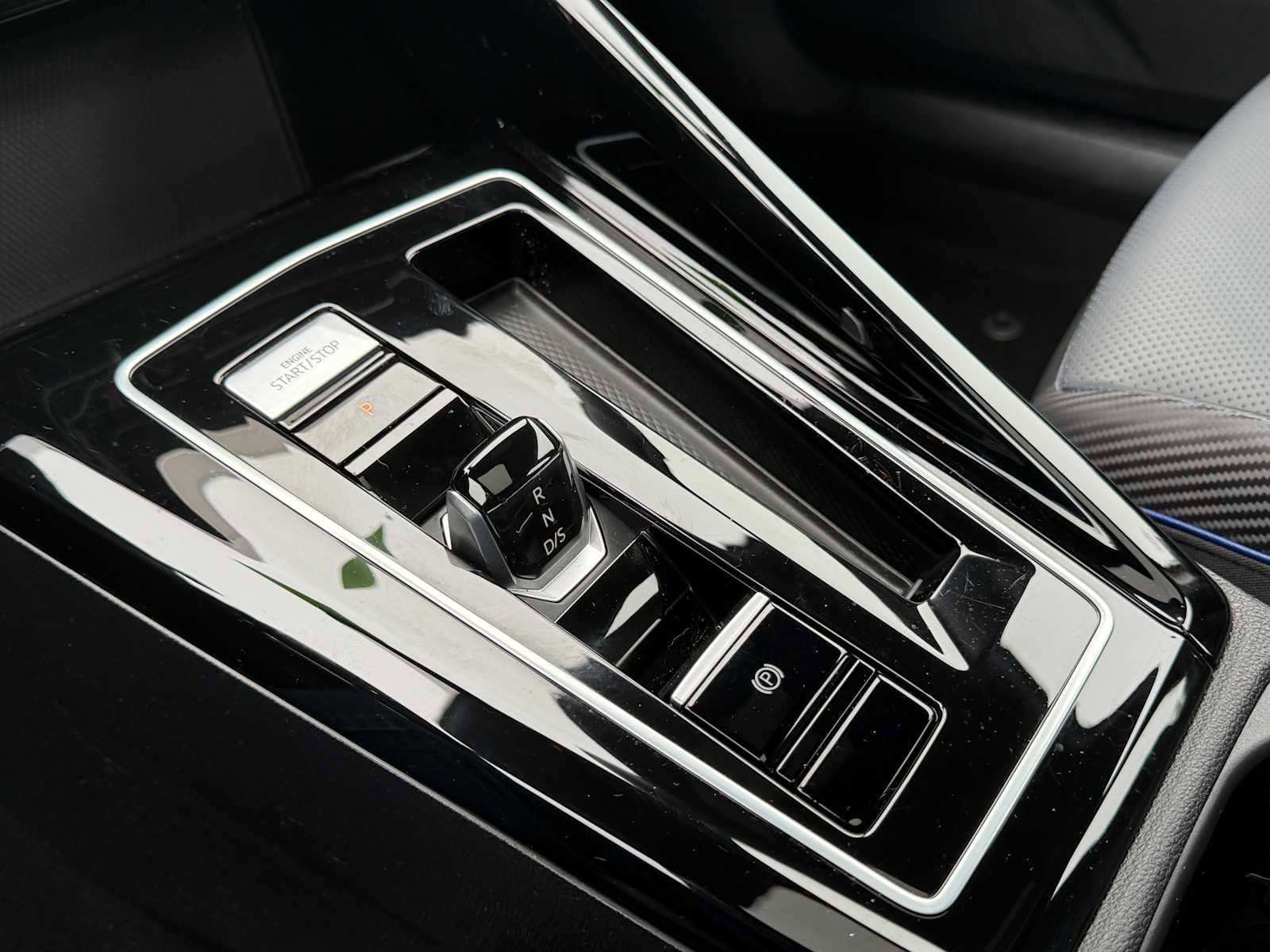 Certified 2024 Volkswagen Golf R image 31