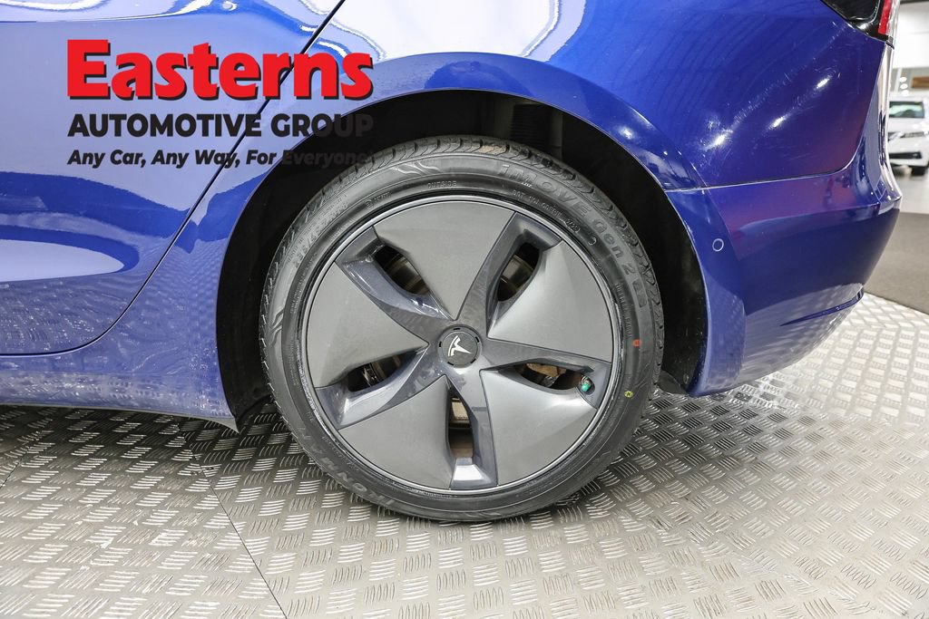 Used 2020 Tesla Model 3 Standard Range RWD image 9
