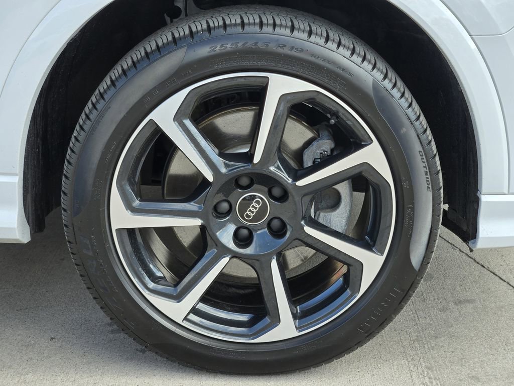 Certified 2025 Audi Q3 2.0T Premium Plus w/ Premium Plus Package image 16